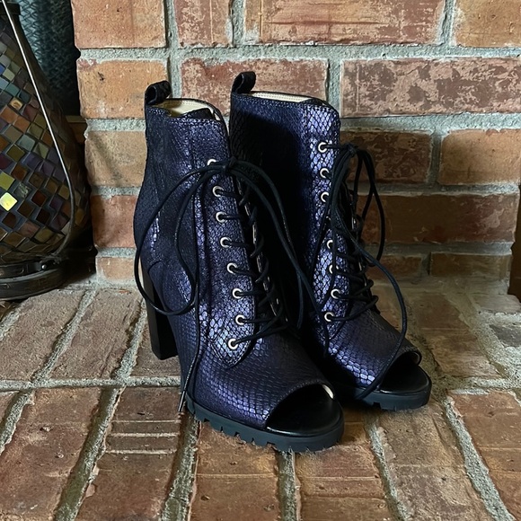 NWOT Katy Perry The Monica Open Toe Purple Snakeskin Booties - Picture 1 of 8